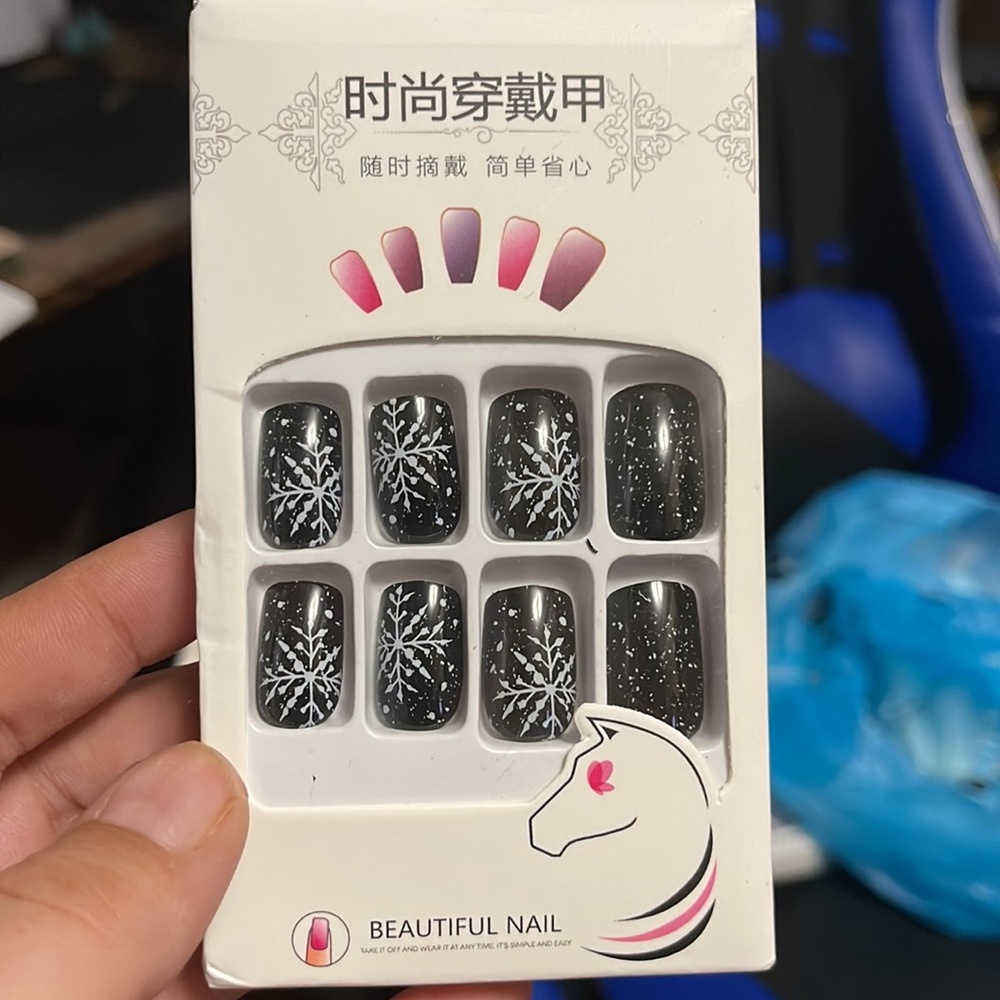 Nails - Picture 6 of 6